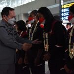 Pimpinan Tertinggi Bakamla RI Menyambut Kedatangan Para Atlet, Selasa (24/05/2022), (Foto: V24/AL)