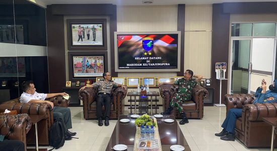 Pangdam XII/Tpr Mayjen TNI Sulaiman Agusto Bertempat di Ruang Koridor Gedung A, Senin (23/05/2022), (Foto: V24/Dedi)