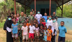 Pos Ubrub Bekerja Sama dengan Puskesmas Ubrub Memberikan Imunisasi, Kamis (26/05/2022), (Foto: V24/AL)