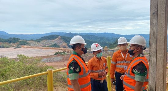 Jajaran Korem 023/KS di Lokasi Tambang Langsung Disambut Oleh General Manager, Rabu (25/05/2022), (Foto: V24/AL)