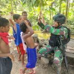 Yonif 711/Rks Melaksanakan Kegiatan Anjangsana dan Komunikasi Sosial, Jumat (27/05/2022), (Foto: V24/AL)