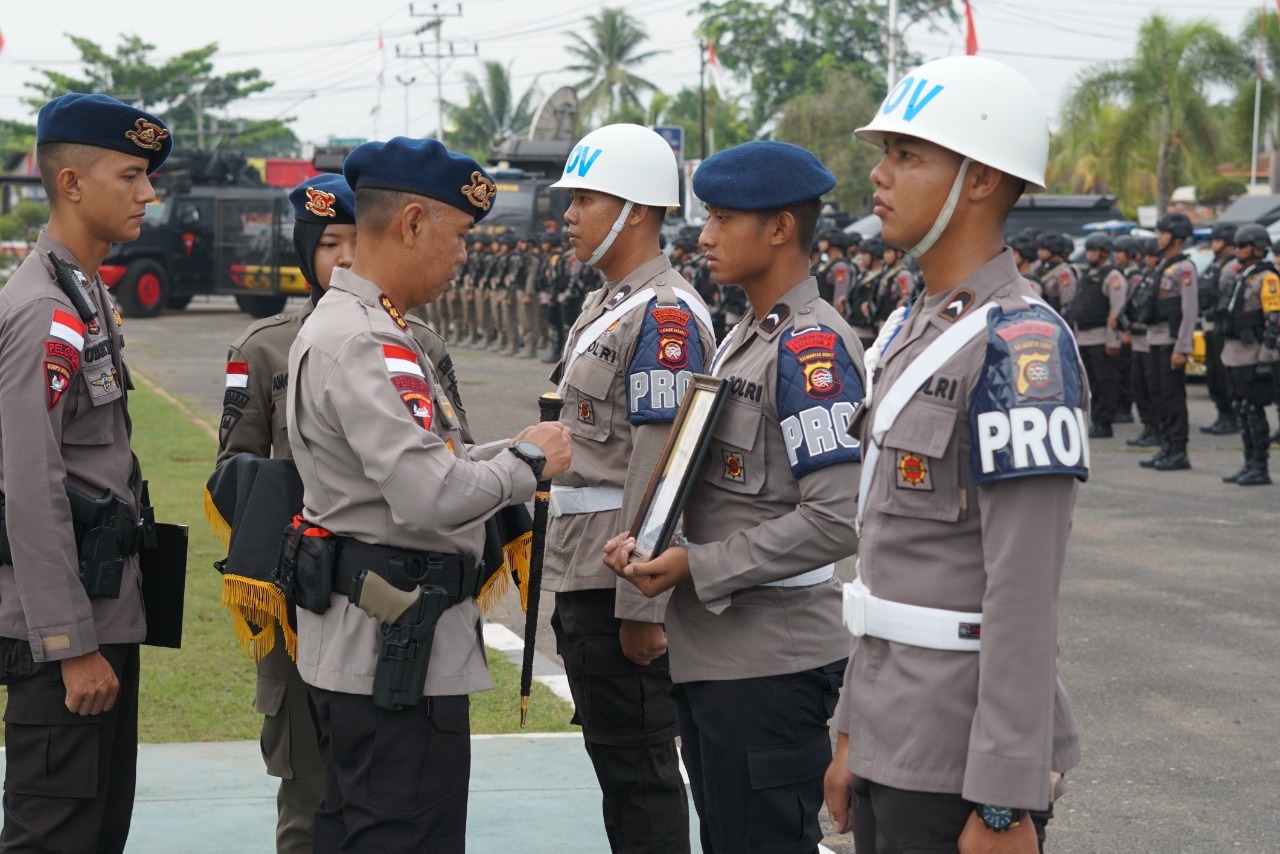 Pelaksanaan upacara Pemberhentian Tidak Dengan Hormat (PTDH) pada pagi hari, Rabu (25/05/2022), (Foto: V24/AL)