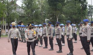 Personel Melaksanakan Tugas Pengamanan di Gereja Protestan dan Gereja Katholik, Kamis (26/05/2022), (Foto: V24/M.anwar)