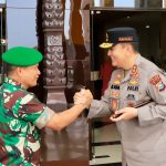 Pangdam yang Didampingi Ketua Persit KCK PD I/BB, Ny Intan Daniel Chardin, Rabu (25/05/2022), (Foto: V24/AL)