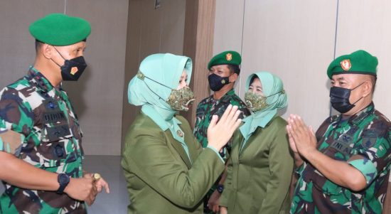 Serah terima jabatan Danramil di jajaran Kodim 0808/Blitar merupakan hal yang wajar dan biasa terjadi, sebagai bentuk realisasi dari kebijakan TNI AD dalam rangka tuntutan kebutuhan organisasi, guna mengoptimalkan kemajuan satuan dalam mendukung tugas pokok TNI, ungkap Dandim 0808/Blitar., Jumat (27/05/2022), (Foto: V24/Madli)
