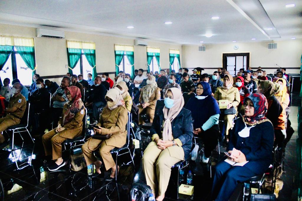 Para Tenaga Pengajar Kota Cimahi Bertempat di Gedung Ki Hajar Dewantara, Sabtu (28/05/2022), (Foto: V24/AL)