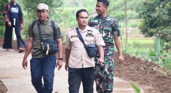 Sertu Sumarji Diterjunkan Untuk Menyukseskan Gelaran TMMD Ke-113 Ponorogo, Minggu (29/05/2022), (Foto: V24/AL)