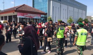 Pemberlakuan Pembatasan Kegiatan Masyarakat di Tempat Tempat Keramaian, Minggu (29/05/2022), (Foto: V24/Madli)