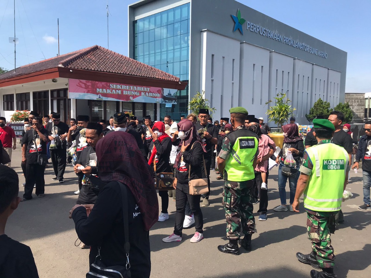 Pemberlakuan Pembatasan Kegiatan Masyarakat di Tempat Tempat Keramaian, Minggu (29/05/2022), (Foto: V24/Madli)