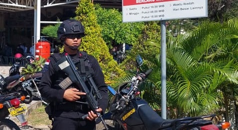 Kegiatan Patroli yang Dilaksanakan Oleh Personel Satbrimob Polda Kalbar, Senin (29/05/2022), (Foto: V24/AL)