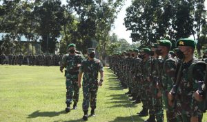 Upacara Penerimaan Berlangsung di Lapangan Apel Mayonif Mekanis 643/Wns, Selasa (31/05/2022), (Foto: V24/AL)
