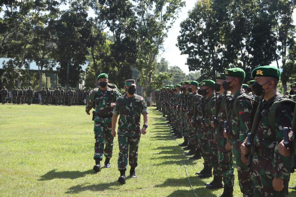 Upacara Penerimaan Berlangsung di Lapangan Apel Mayonif Mekanis 643/Wns, Selasa (31/05/2022), (Foto: V24/AL)