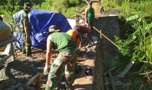 Pengerjaan Jalan Sepanjang Hampir 1 Kilometer Dan Jembatan, Selasa (31/05/2022), (Foto: V24/AL)