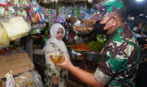 Jenderal TNI Dudung Abdurachman, S.E., M.M Observasi Pasar Tradisional Kramat Jati, Rabu (01/06/2022), (Foto: V24/AL)