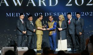 Pj Gubernur terima penghargaan dari KI-3