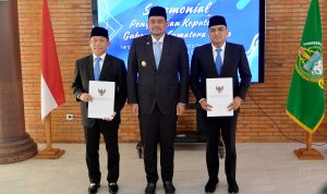 Gubsu serahkan SK Dewas Tirtanadi (3)